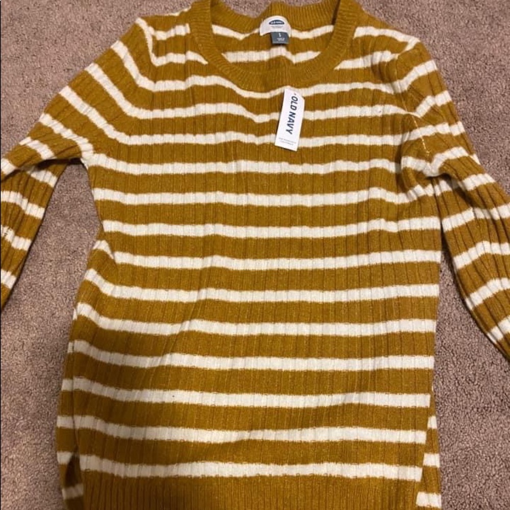 Old navy sweater
